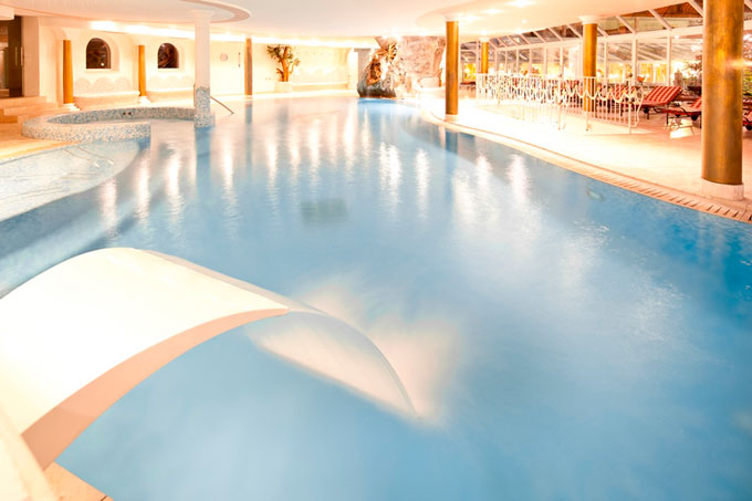 hotel con piscina coperta in alto adige