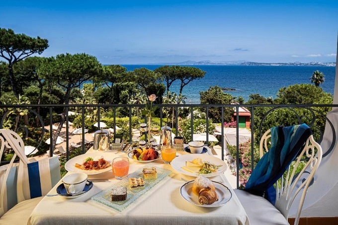 Hotel 5 stelle lusso con spiaggia privata ad Ischia centro Via Emanuele Gianturco 19, Ischia Porto, 80077 Ischia