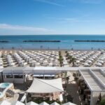 Hotel 5 stelle con spiaggia privata a Pesaro vicino Riccione Lungomare Nazario Sauro, 61121 Pesaro (23.3 Km da Riccione)