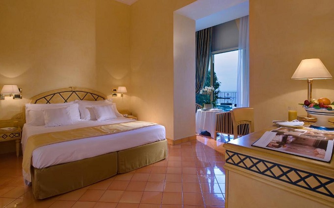 Hotel 5 stelle con piscina ad Ischia Via Pontano, 5, Ischia Porto, 80077 Ischia