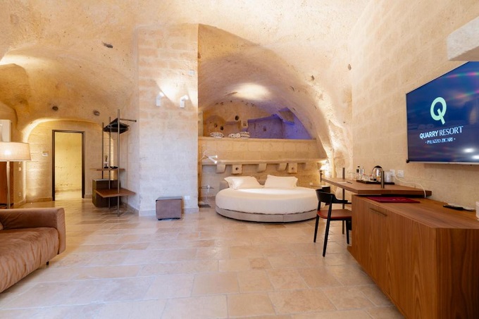 Hotel 5 stelle lusso con piscina ed idromassaggio a Matera Via San Giacomo, 75100 Matera