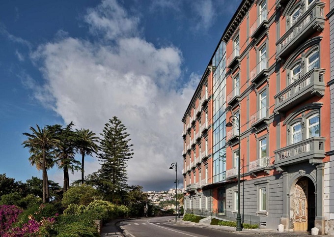 Hotel 5 stelle a Chiaia, vicino Napoli Corso Vittorio Emanuele 133, Chiaia, 80121 Napoli