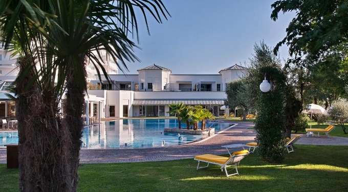 Hotel 5 stelle lusso con piscina ad Abano Terme Via Alessandro Volta, 31, 35031 Abano Terme