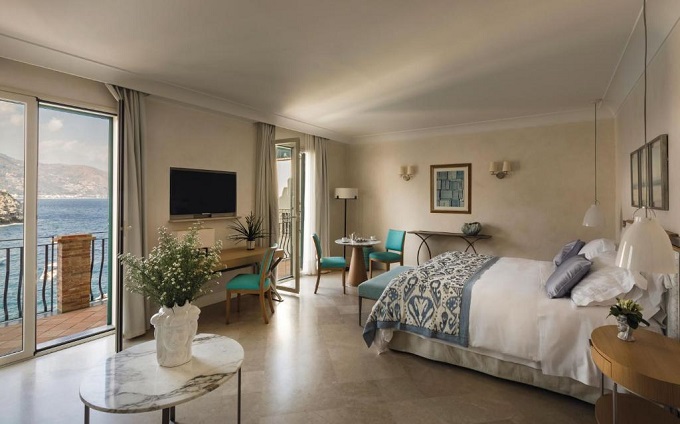 Hotel 5 stelle con spiaggia privata a Taormina Via Nazionale 137, 98039 Taormina